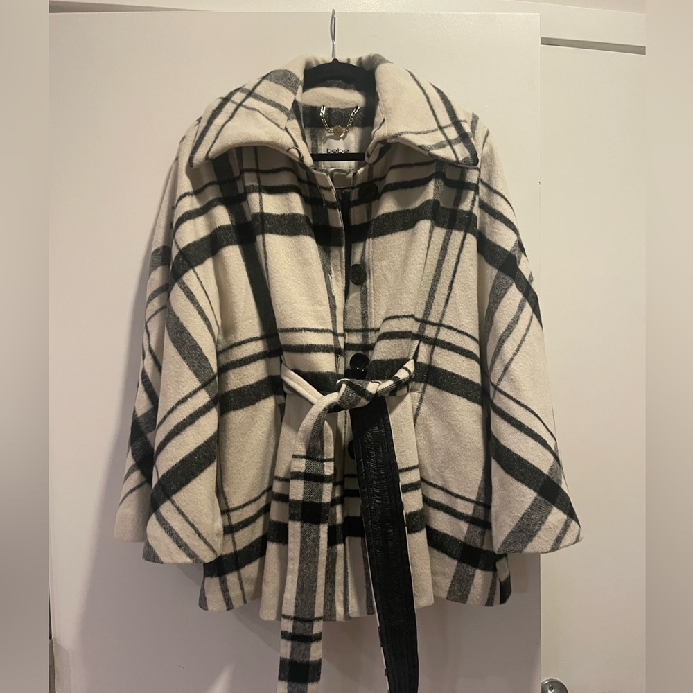 Bebe Medium Women’s Poncho Jacket